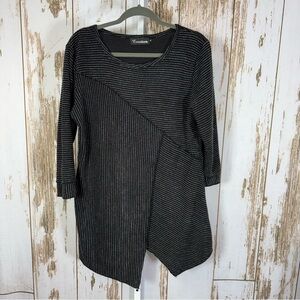 Creation, Black Striped Women's Blouse. Size Medium. Good used condition!
